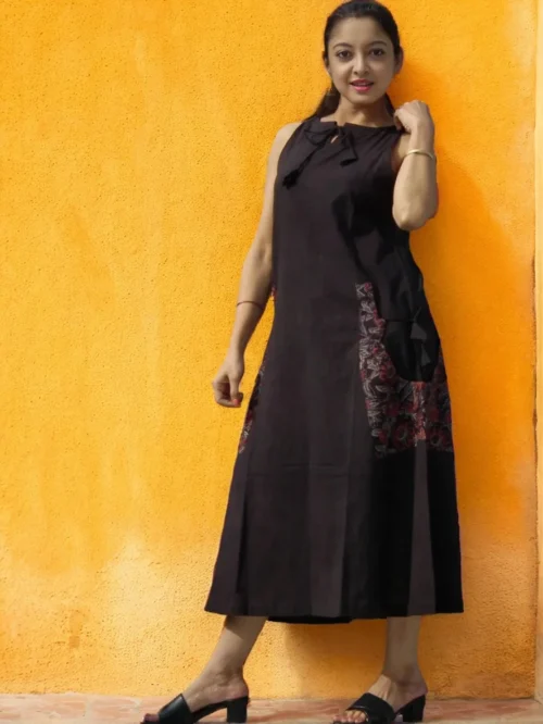 SARDANIA - Sleek look Free Flow Sleeveless Vintage Boat Neck Frilled Maxi Prairie Dress. - Image 4