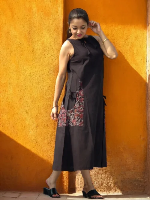 SARDANIA - Sleek look Free Flow Sleeveless Vintage Boat Neck Frilled Maxi Prairie Dress. - Image 5